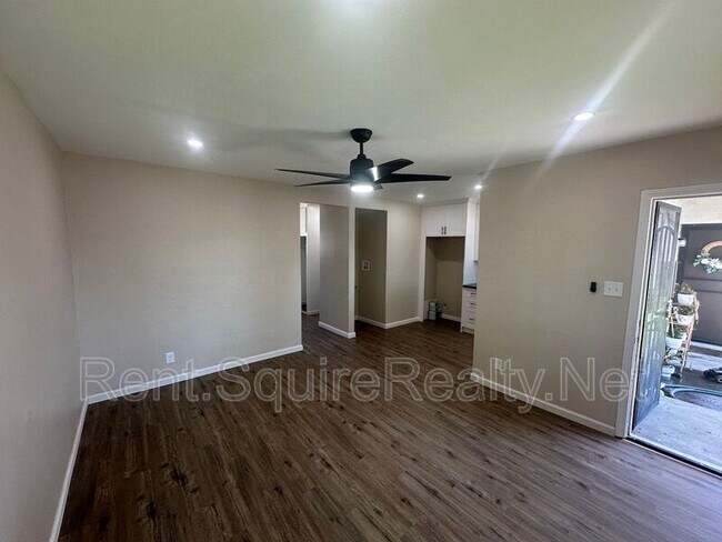 Foto del edificio - 251 W 9th St