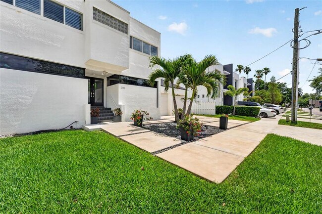 Foto del edificio - 205 N Trask St