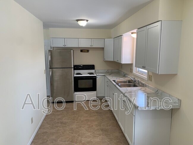 Foto del edificio - 2414 N Ilion Ave