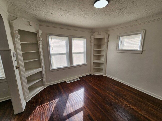 Foto del edificio - Charming 3-Bedroom Property in Prime Location