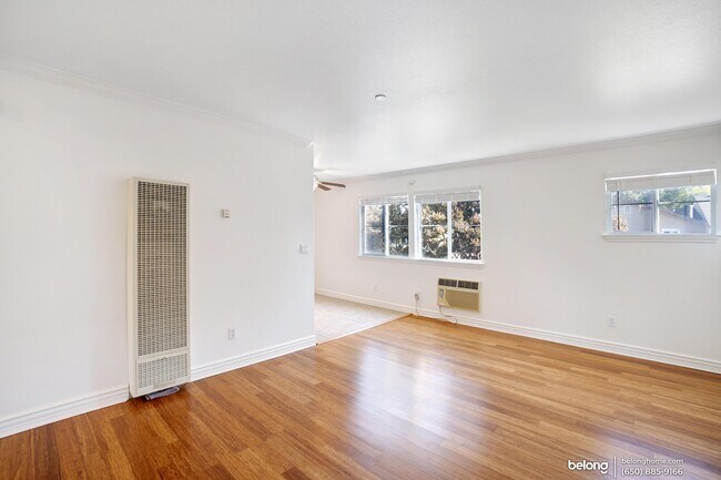 Building Photo - 2600 Cortez Dr