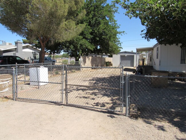 Building Photo - Large yard