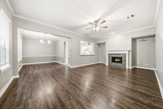 Building Photo - 2711 Wallingford Pnes