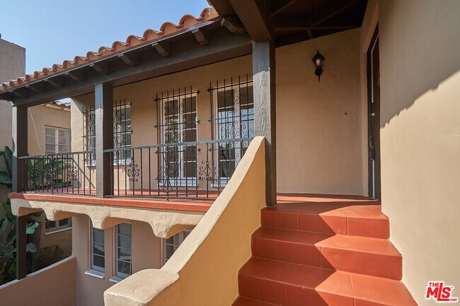Foto del edificio - 1213 Stearns Dr