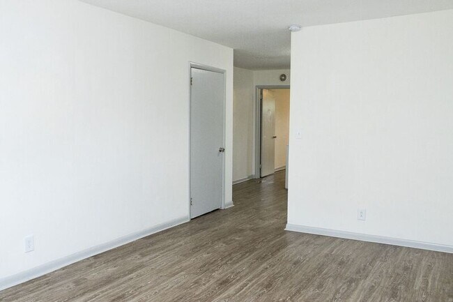 Building Photo - 1605 Duncan Ave