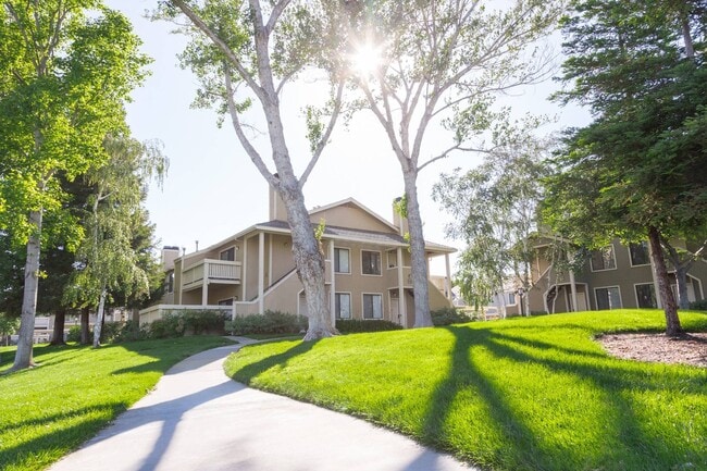 Foto del edificio - Amador Lakes Apartments