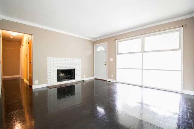 Foto del edificio - 826 Mackow Dr