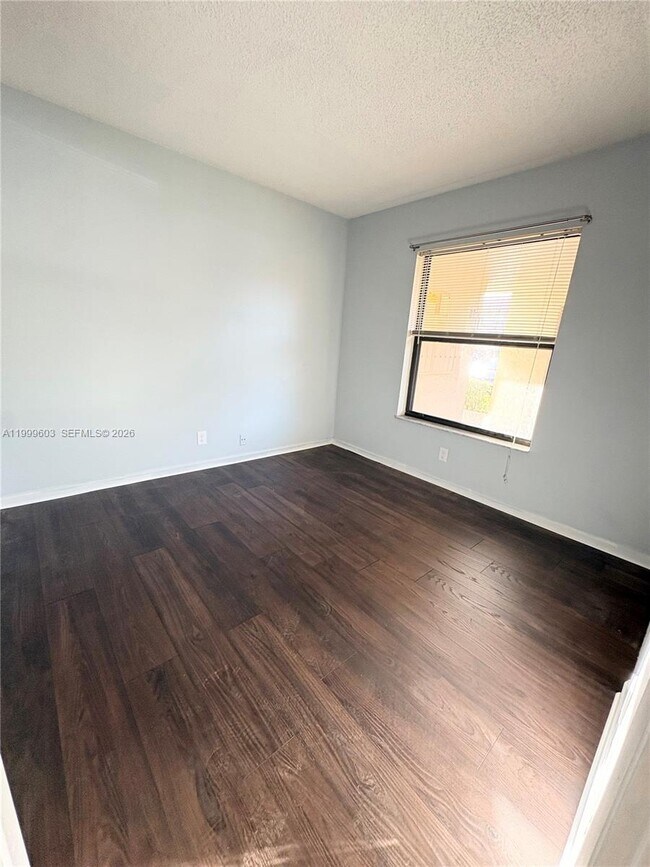 Foto del edificio - 21904 Lake Forest Cir