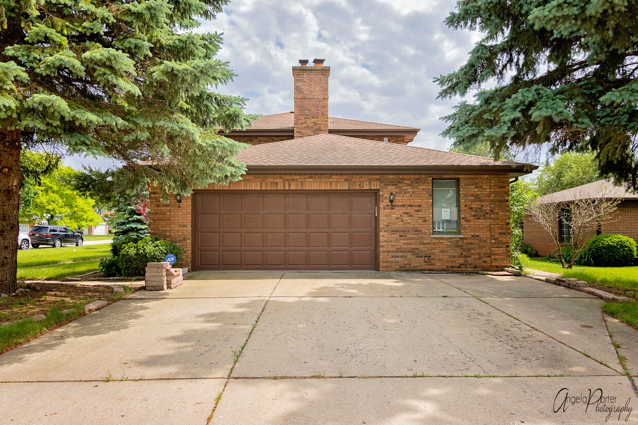 Primary Photo - 140 N Delany Rd