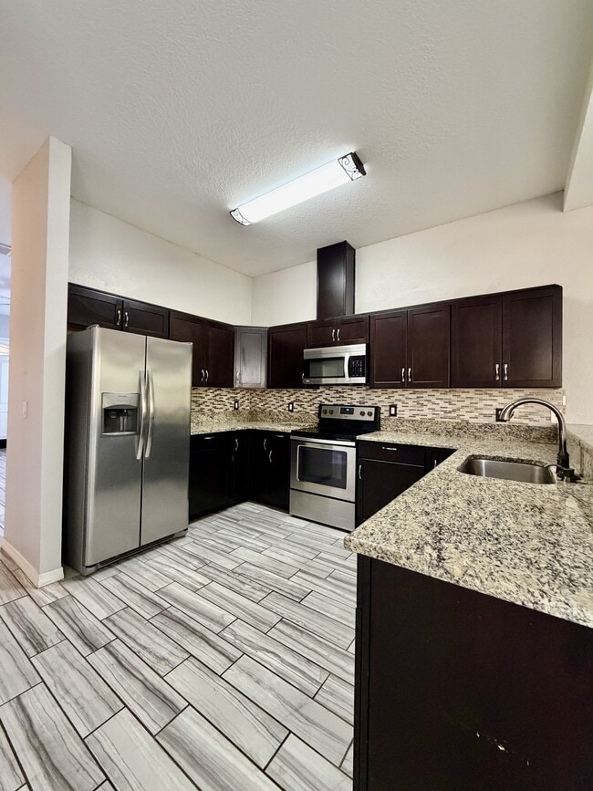 Foto del edificio - 4848 Tampa Downs Blvd