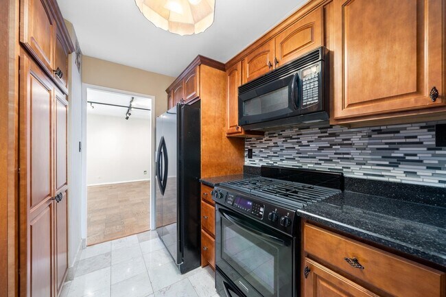 Building Photo - 6040 JFK Blvd E