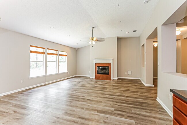 Building Photo - 2230 Brian Lakes Dr E