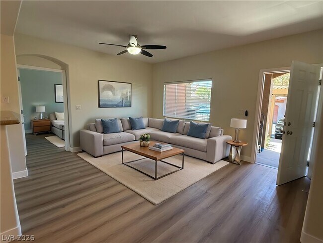 Foto del edificio - 7701 W Robindale Rd