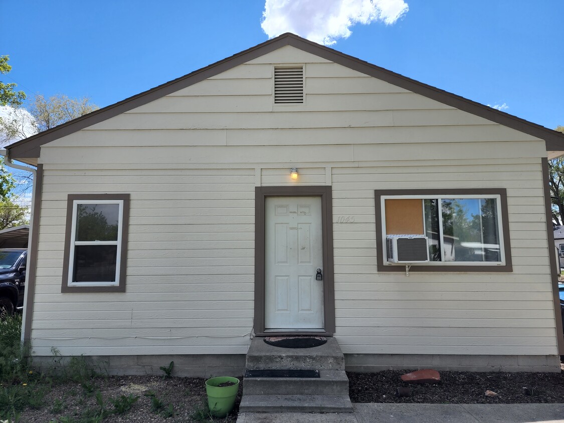 Front Outside - 1045 E 9th S
