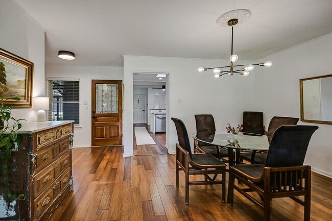 Building Photo - 11125 Pinehurst Dr