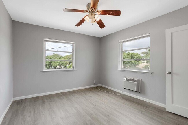 Foto del edificio - 3801 S Olive Ave