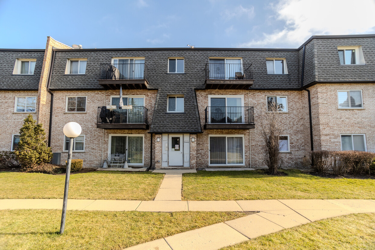Primary Photo - 9446 Bay Colony Dr