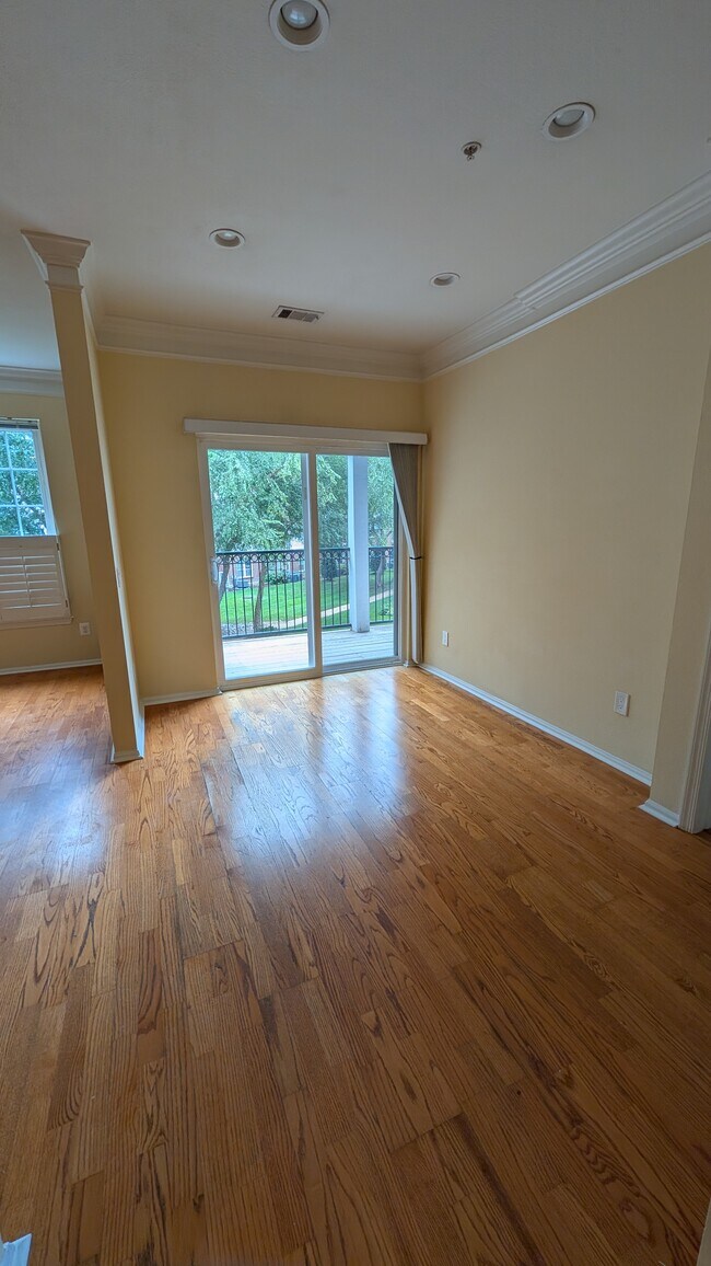 Foto del edificio - 1550 Spring Gate Dr