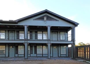 Building Photo - 434 Lenard St