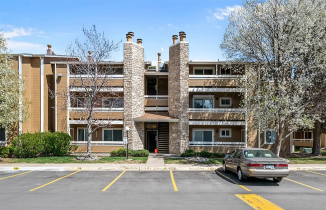 Building Photo - 1074 S Dearborn St