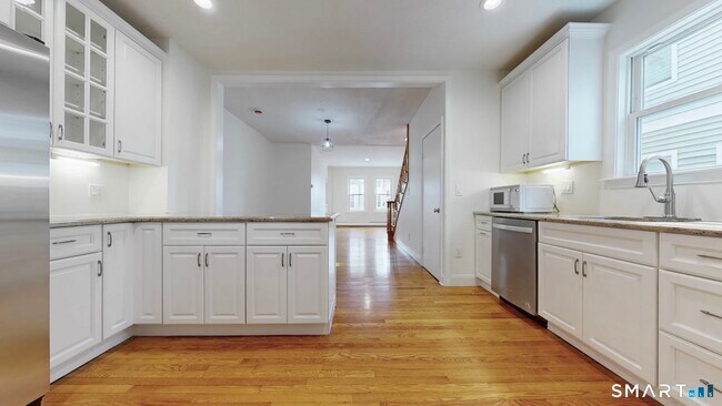 Building Photo - 112 Greenwood St