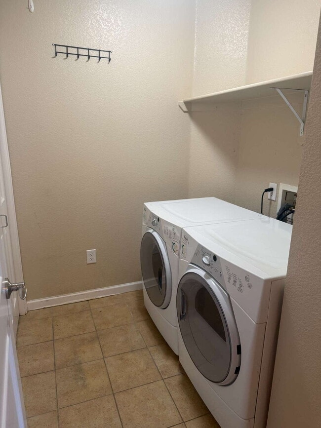 Building Photo - "2-Bed, 2-Bath Condo in The Vallagio – Your Perfect Retreat!"