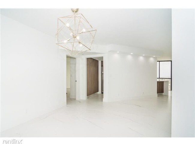 Foto del edificio - 1000 E Island Blvd