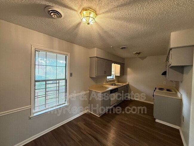 Building Photo - 4811 Barkshire Dr