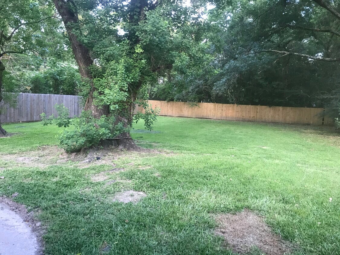 Foto del edificio - 562 Baird Dr