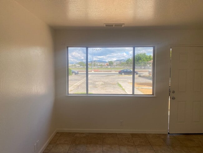 Foto del edificio - Newly Remodeled Apartments