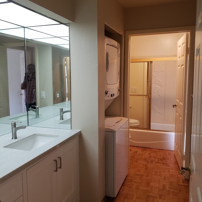 Building Photo - 8515 Falmouth Ave