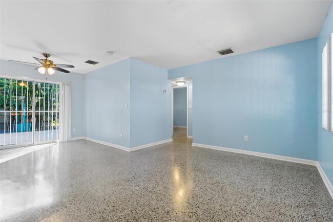 Building Photo - 7101 N Howard Ave