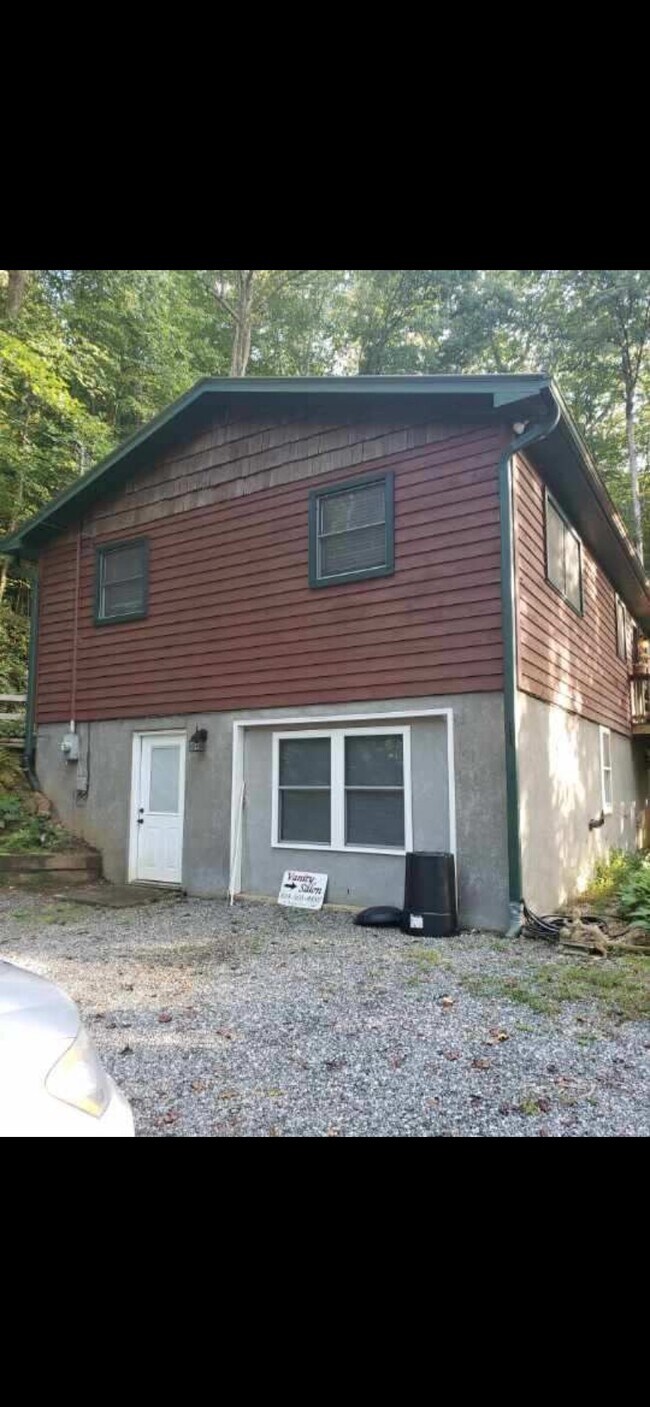 Building Photo - 128 Iron Mountain Rd