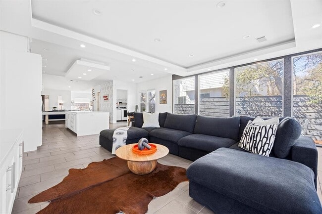 Foto del edificio - 1206 W Oltorf St