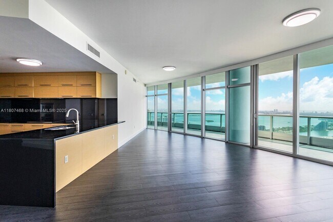 Building Photo - 900 Biscayne Blvd