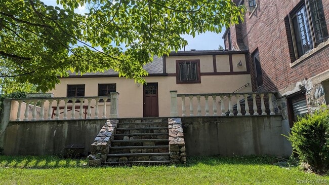 Building Photo - 78 Roe Ave