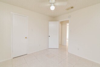 Building Photo - 10927 Spanish Grant Dr