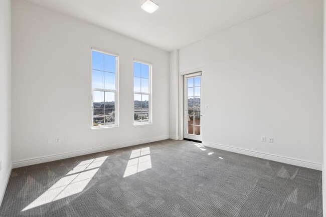 Building Photo - 88 S Broadway