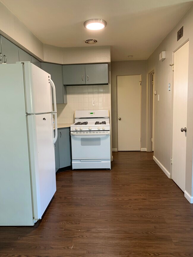 Kitchen 2 - 1955 President St