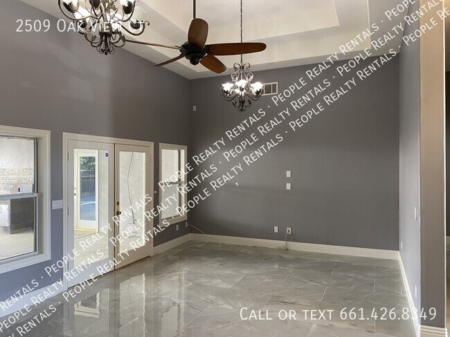 Building Photo - 2509 Oak View Ct