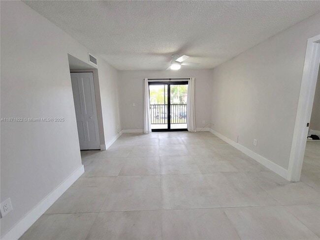 Building Photo - 9728 Hammocks Blvd