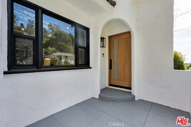 Foto del edificio - 2222 Valentine St