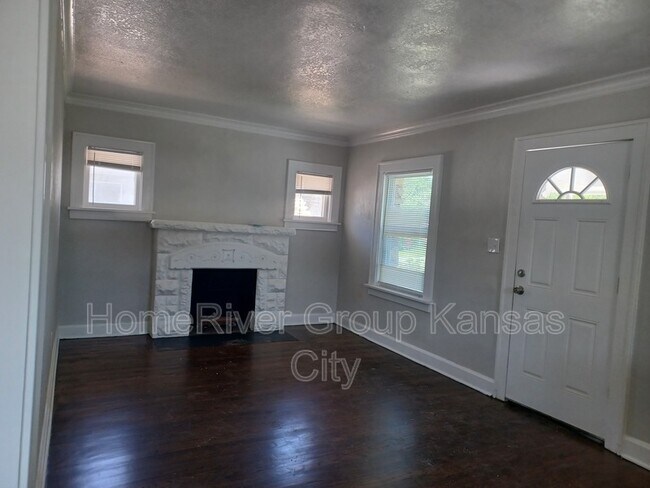 Building Photo - 4907 E 39th St