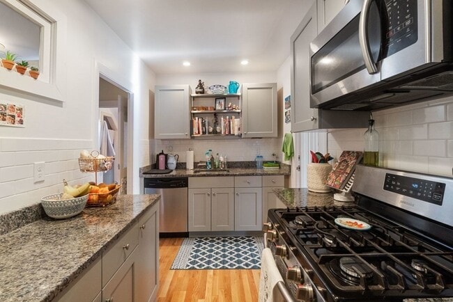 Foto del edificio - 10 W Bellevue Ave