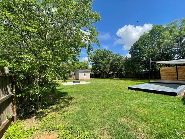 Building Photo - 849 Ballinger St