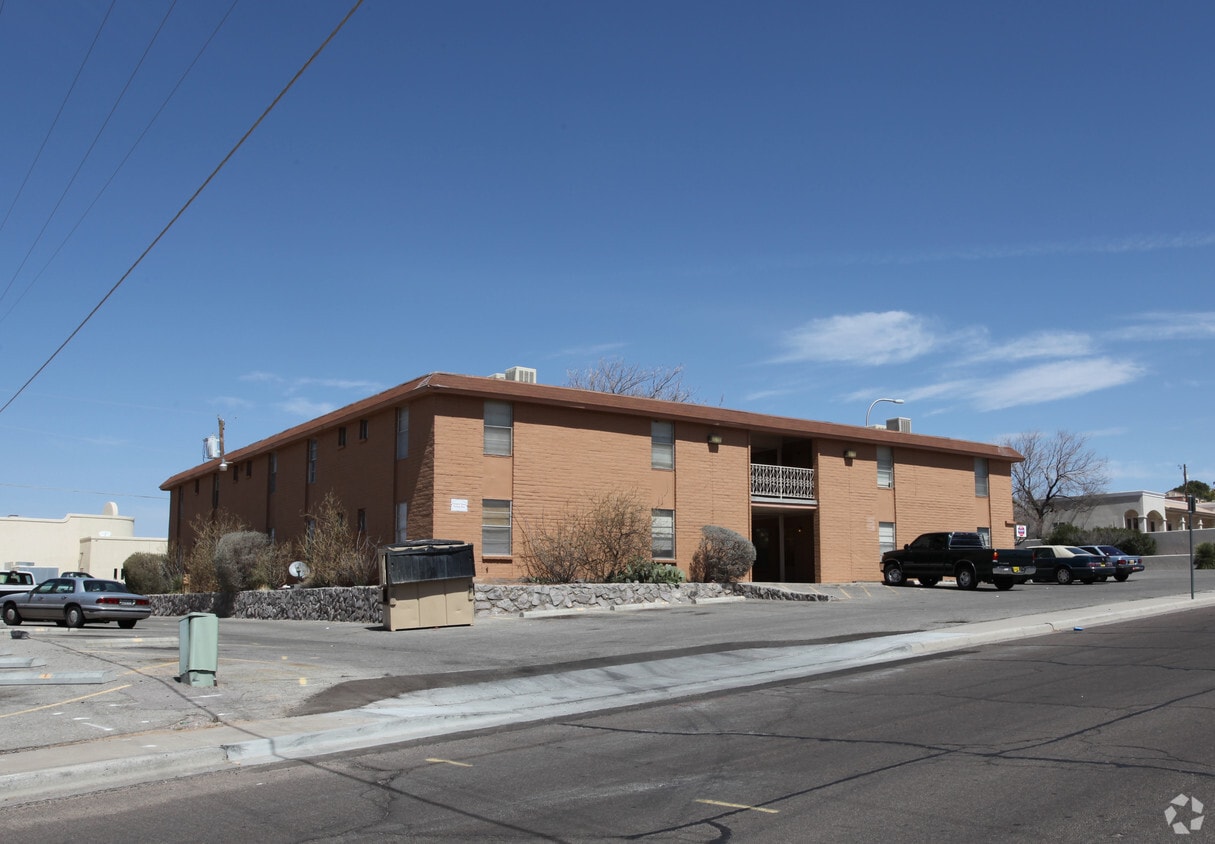 Building Photo - 2807 E Idaho Ave