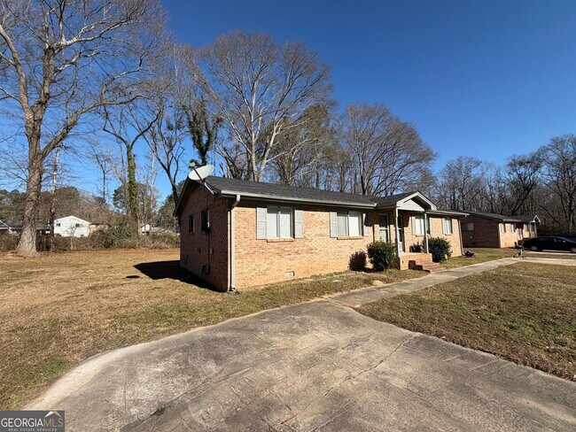 Foto del edificio - 824 Jesters Lake Dr