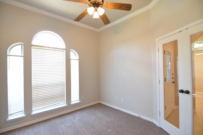 Foto del edificio - 5620 Drystone Ln