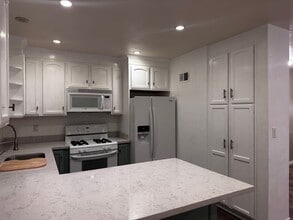 Building Photo - 17942 River Cir