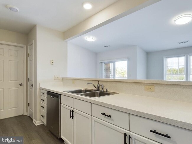 Building Photo - 302 Baughmans Ln